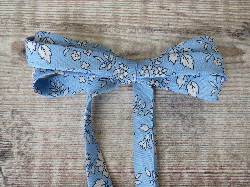Capel Ciel light blue Liberty bias binding with dainty floral pattern