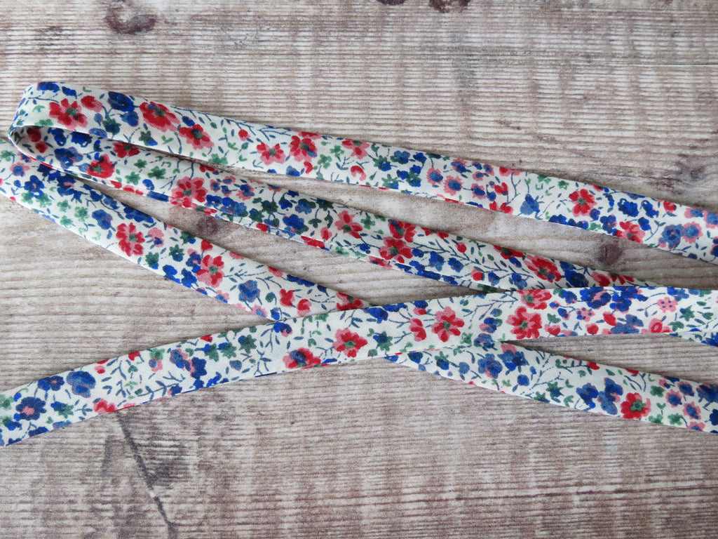 Liberty fabric bias tape Phoebe G for quilting and decorating household textiles